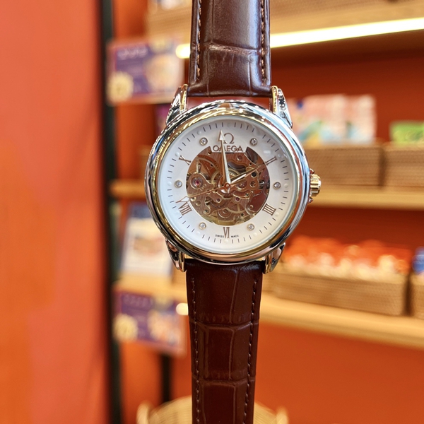 ブランド時計側面デザイン